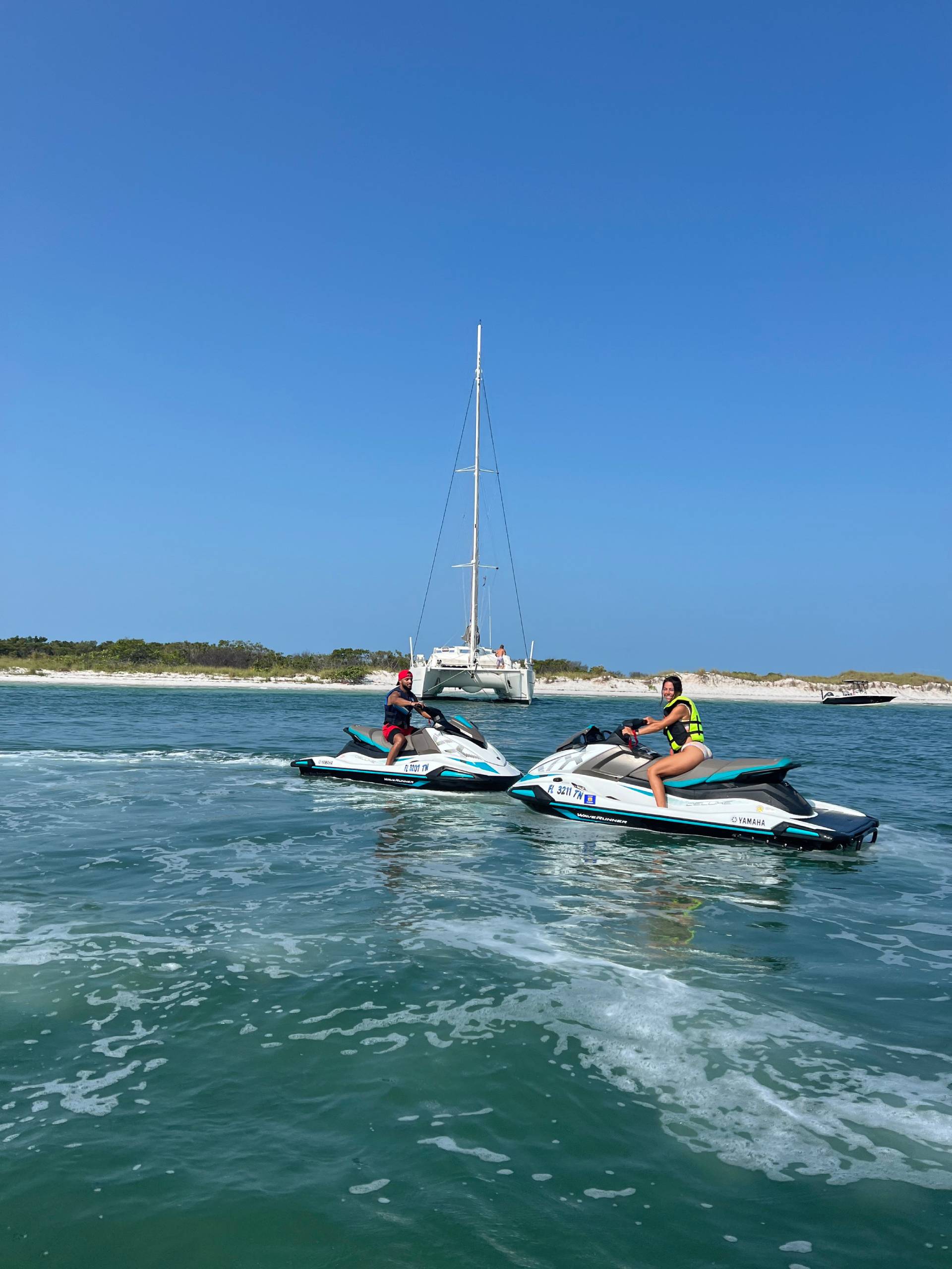 CouplesTourYacht